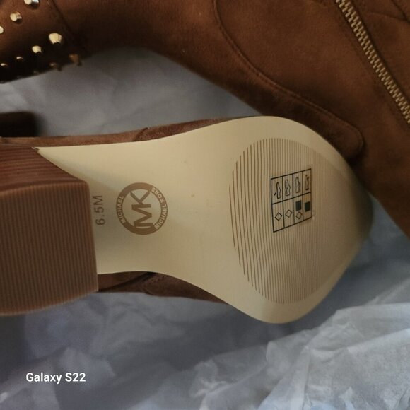 Michael Kors "Dover" Suede Leather Stretch Booties. NIB. Size 6.5 - Picture 9 of 10